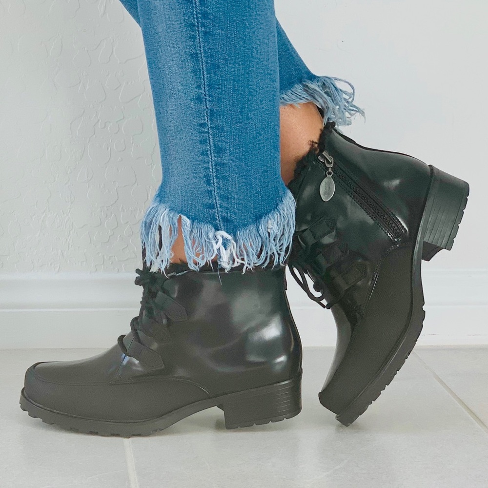 NIB Water Resistant Fur Lined Winter Ankle Boots - Picture 2 of 8
